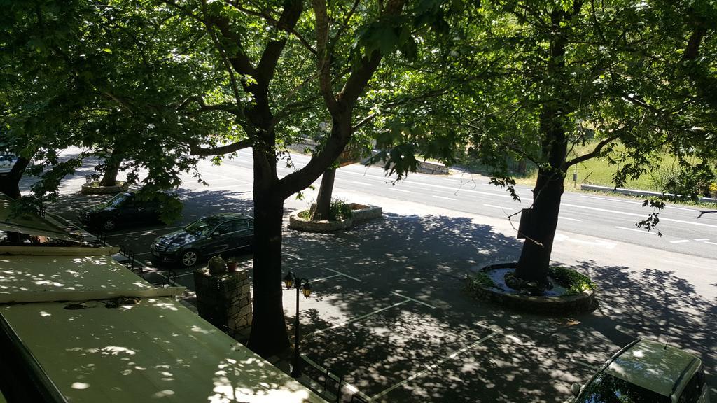 Hani Zemenou Arachova Luaran gambar